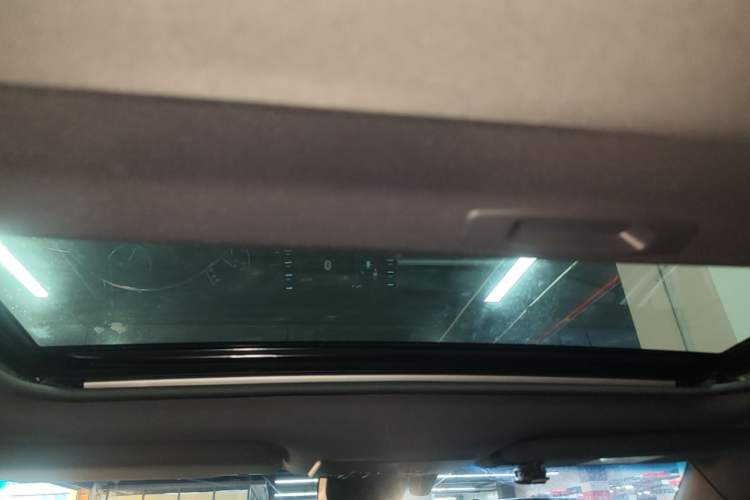 Used Toyota Avalon 2019 Dual-Engine 2.5L Luxury Edition China VI Standard Headliner