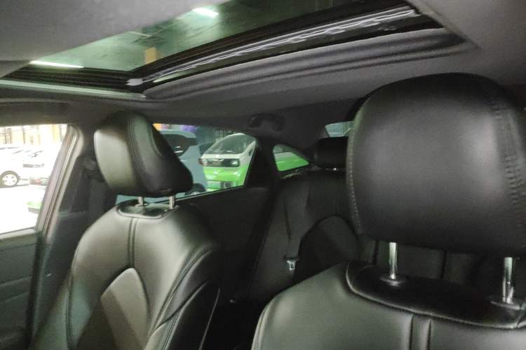 Used Toyota Avalon 2019 2.0L Ambition Edition China VI Headliner