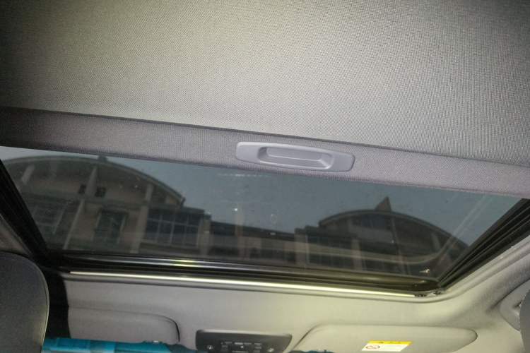 Used Toyota Avalon 2019 2.0L XLE Premium Edition China VI Headliner