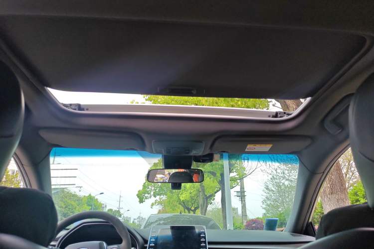 Used Toyota Avalon 2019 2.5L Ambition Version China VI Standard Headliner