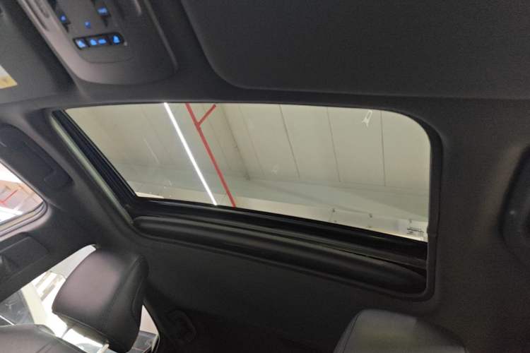 Used Toyota Avalon 2019 2.0L XLE Premium Edition China VI Headliner