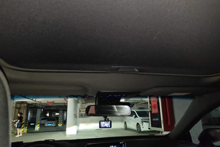 Used Toyota Avalon 2019 2.5L Ambition Version China VI Standard Headliner