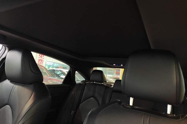 Used Toyota Avalon 2019 2.5L Touring Premium Version China VI Standard Headliner