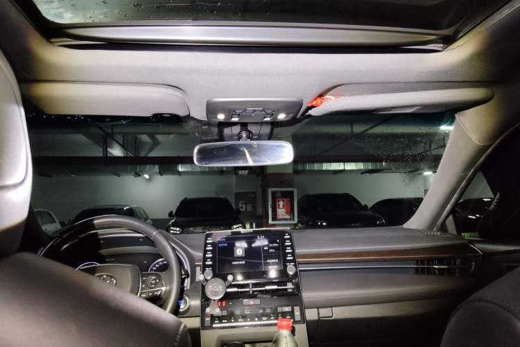 Used Toyota Avalon 2019 2.5L Touring Premium Version China VI Standard Headliner