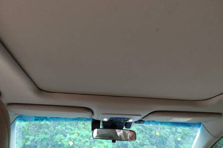 Used Toyota Avalon 2019 Dual-Engine 2.5L XLE Prestige Version China VI Standard Headliner