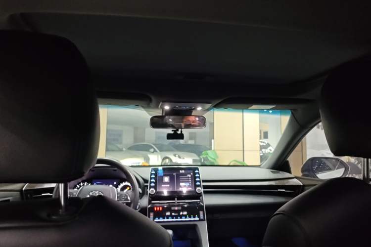 Used Toyota Avalon 2019 2.5L Ambition Version China VI Standard Headliner