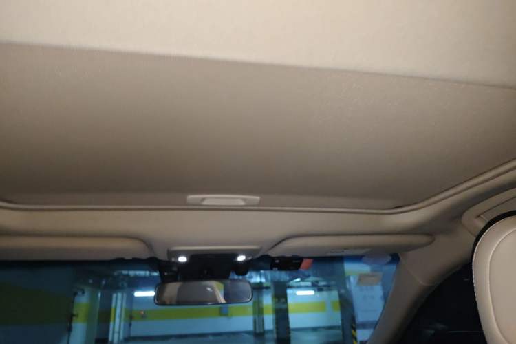 Used Toyota Avalon 2019 Dual-Engine 2.5L Luxury Edition China VI Standard Headliner