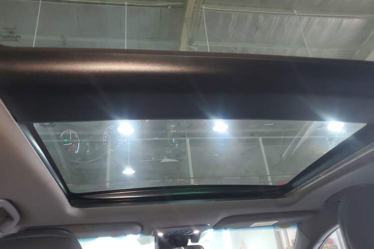 Used Toyota Avalon 2019 Dual-Engine 2.5L XLE Prestige Version China VI Standard Headliner