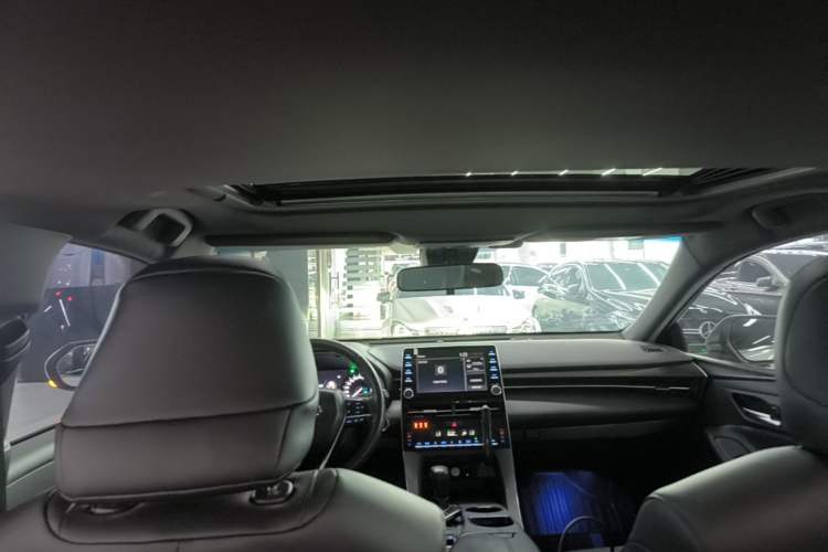 Used Toyota Avalon 2019 2.0L Luxury Edition China VI Standard Headliner