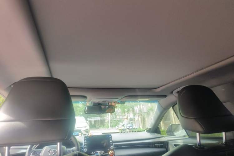 Used Toyota Avalon 2019 Dual-Engine 2.5L Limited Flagship Edition China VI Standard Headliner