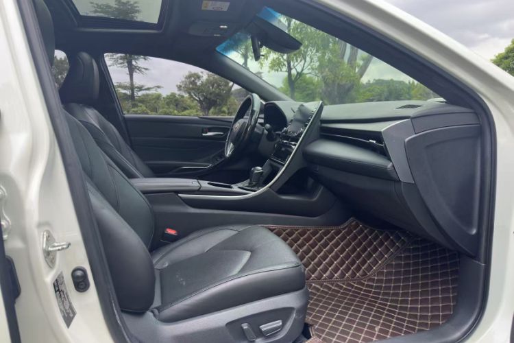 Used Toyota Avalon 2019 2.0L Luxury Edition China VI Standard Interior 1