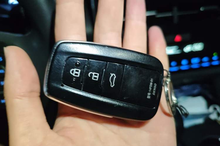 Used Toyota Avalon 2019 2.0L Luxury Edition China VI Standard Interior 1