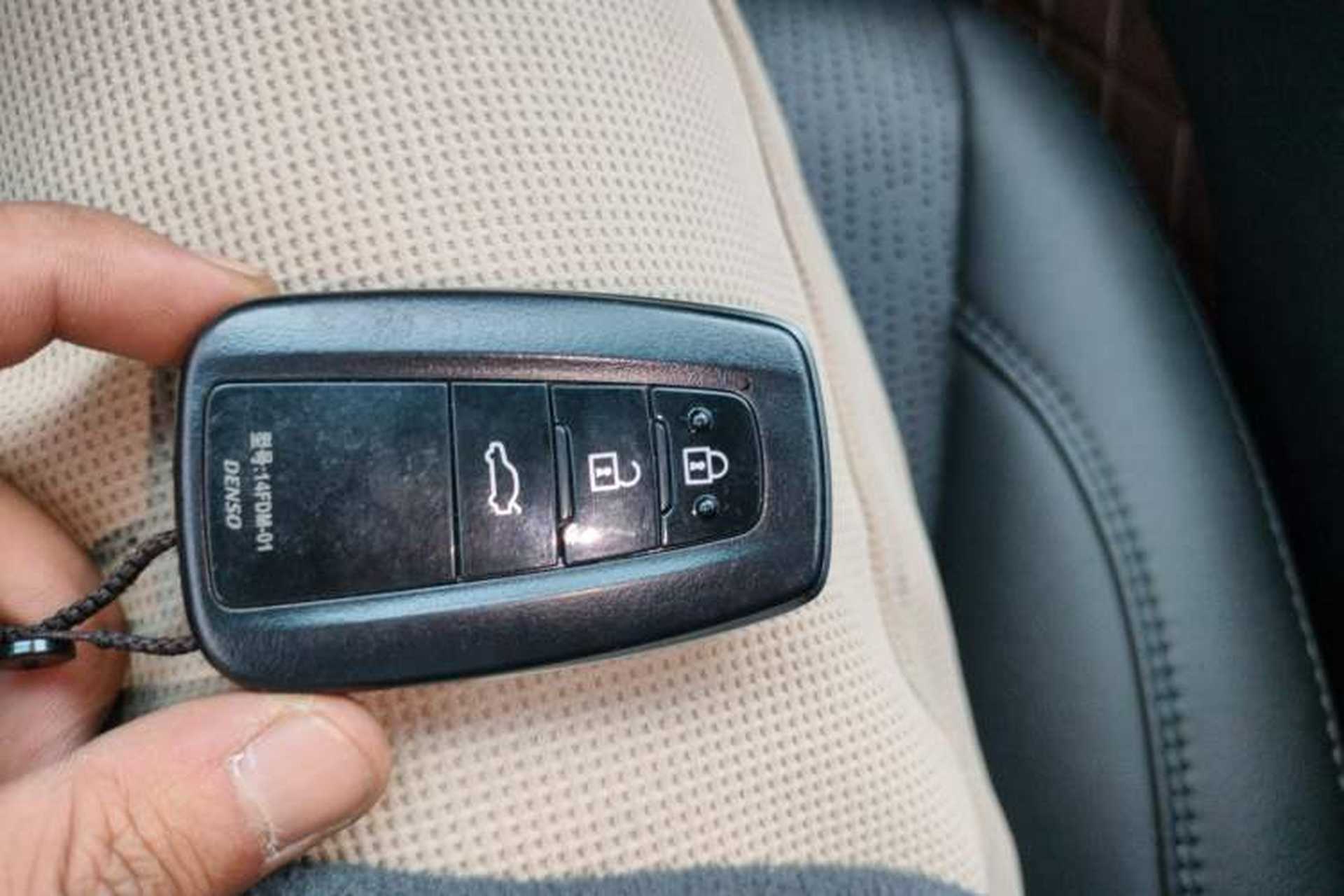 Used Toyota Avalon 2019 2.0L Luxury Edition China VI Standard Interior 1