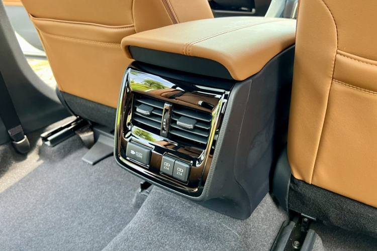 Used Toyota Avalon 2019 Dual-Engine 2.5L Limited Flagship Edition China VI Standard Interior 13