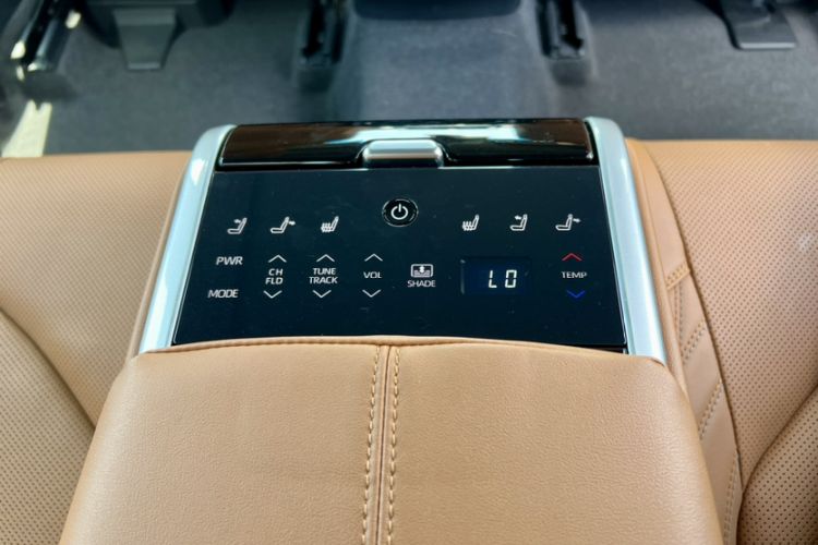 Used Toyota Avalon 2019 Dual-Engine 2.5L Limited Flagship Edition China VI Standard Interior 15