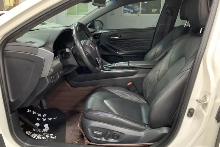Used Toyota Avalon 2019 Dual-Engine 2.5L XLE Prestige Version China VI Standard Interior 2