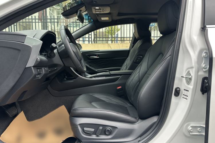 Used Toyota Avalon 2019 Dual-Engine 2.5L XLE Prestige Version China VI Standard Interior 2