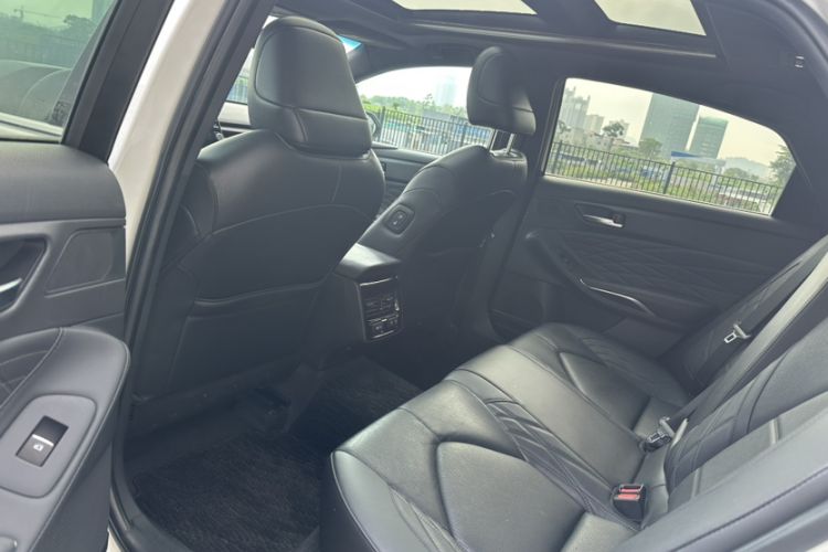 Used Toyota Avalon 2019 2.5L Touring Premium Version China VI Standard Interior 2