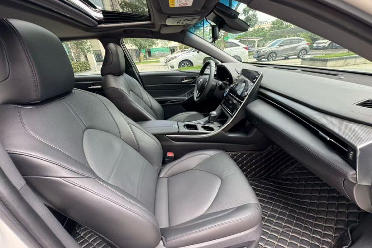 Used Toyota Avalon 2019 Dual-Engine 2.5L Luxury Edition China VI Standard Interior 2