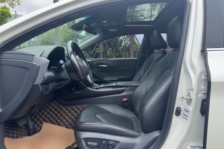 Used Toyota Avalon 2019 2.0L Luxury Edition China VI Standard Interior 3