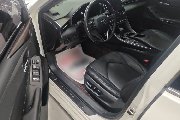 Used Toyota Avalon 2019 2.0L XLE Premium Edition China VI Interior 3