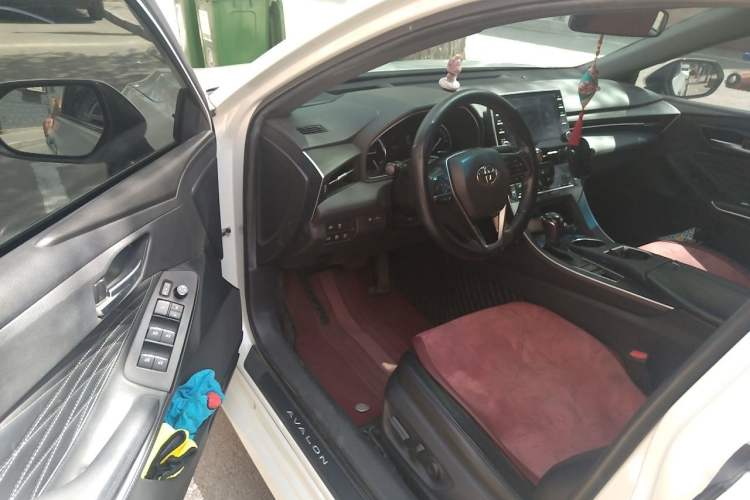 Used Toyota Avalon 2019 Dual-Engine 2.5L XLE Prestige Version China V Standard Interior 3