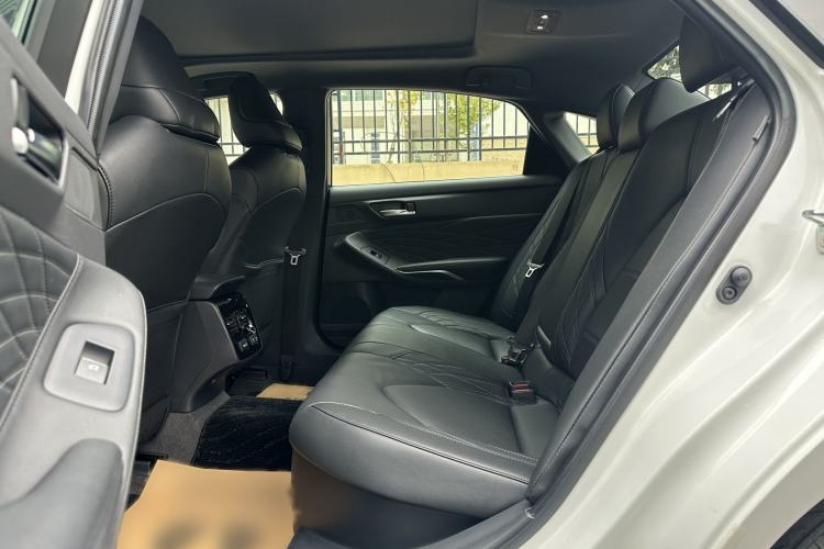 Used Toyota Avalon 2019 Dual-Engine 2.5L XLE Prestige Version China VI Standard Interior 3