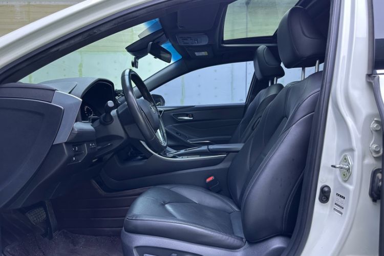 Used Toyota Avalon 2019 2.0L Luxury Edition China VI Standard Interior 3