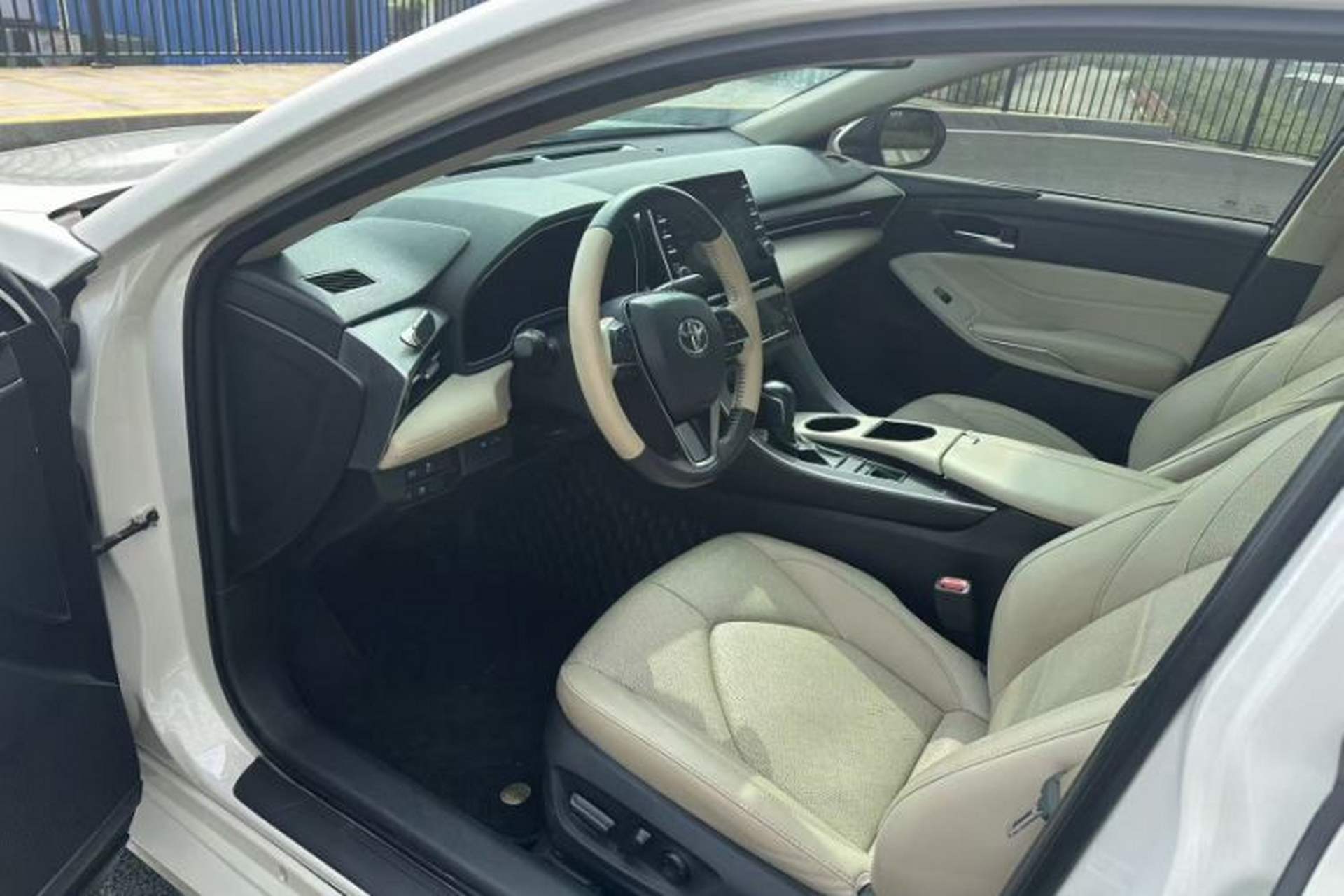 Used Toyota Avalon 2019 2.0L Luxury Edition China VI Standard Interior 3