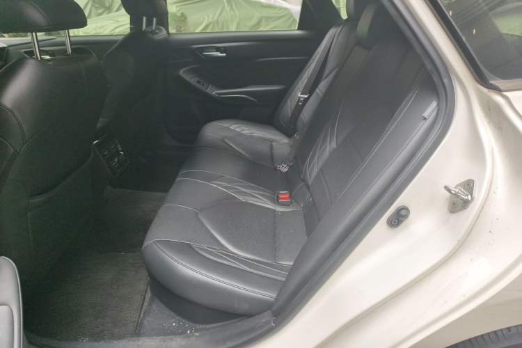 Used Toyota Avalon 2019 Dual-Engine 2.5L XLE Prestige Version China VI Standard Interior 4