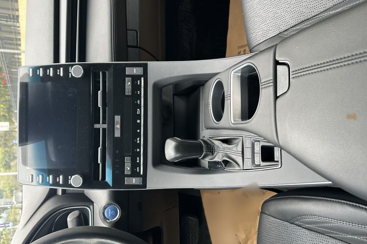 Used Toyota Avalon 2019 Dual-Engine 2.5L XLE Prestige Version China VI Standard Interior 4
