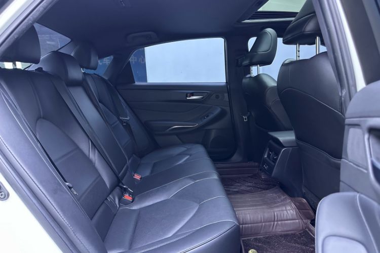 Used Toyota Avalon 2019 2.0L Luxury Edition China VI Standard Interior 4