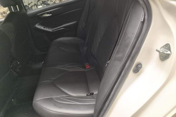 Used Toyota Avalon 2019 Dual-Engine 2.5L XLE Prestige Version China VI Standard Interior 4