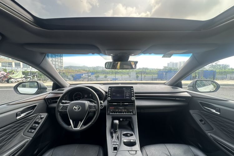 Used Toyota Avalon 2019 2.5L Touring Premium Version China VI Standard Interior 4