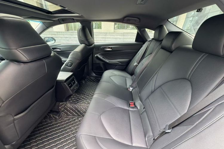 Used Toyota Avalon 2019 Dual-Engine 2.5L Luxury Edition China VI Standard Interior 4