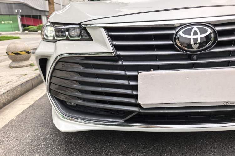 Used Toyota Avalon 2019 2.5L Touring Premium Version China VI Standard Interior 5