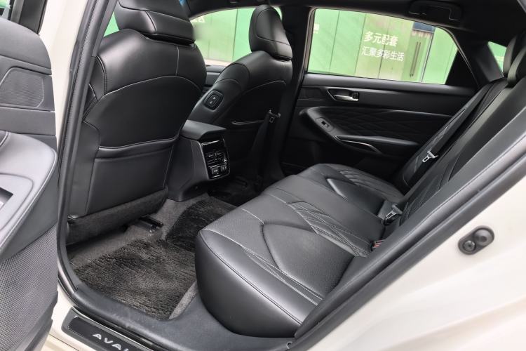 Used Toyota Avalon 2019 2.5L Touring Premium Version China VI Standard Interior 6