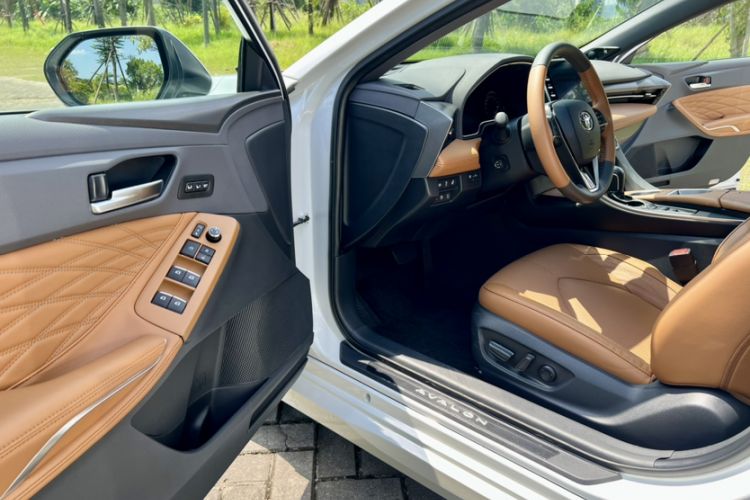 Used Toyota Avalon 2019 Dual-Engine 2.5L Limited Flagship Edition China VI Standard Interior 7
