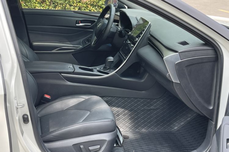 Used Toyota Avalon 2019 2.0L XLE Premium Edition China VI Interior 8