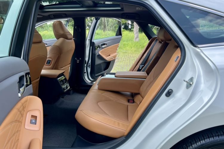 Used Toyota Avalon 2019 Dual-Engine 2.5L Limited Flagship Edition China VI Standard Interior 9
