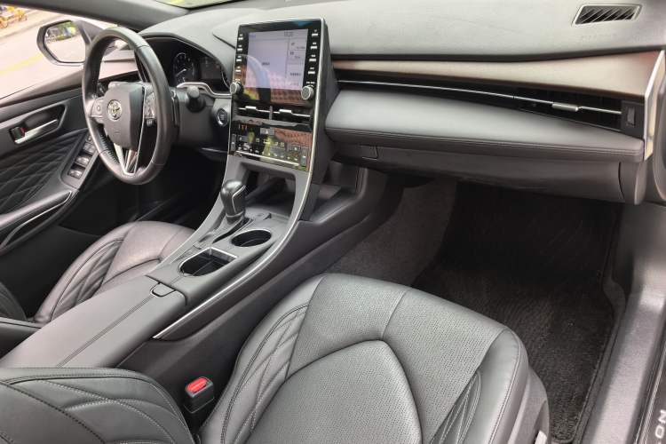 Used Toyota Avalon 2019 2.5L Touring Premium Version China VI Standard Interior 9