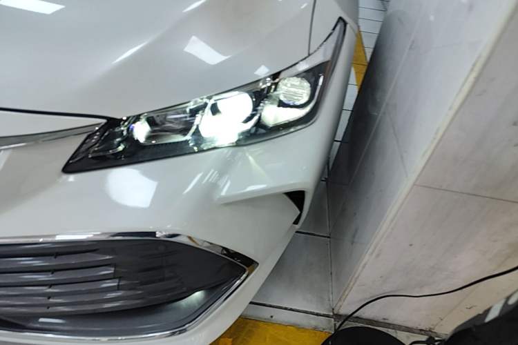 Used Toyota Avalon 2019 2.0L Ambition Edition China VI Left Front Headlight