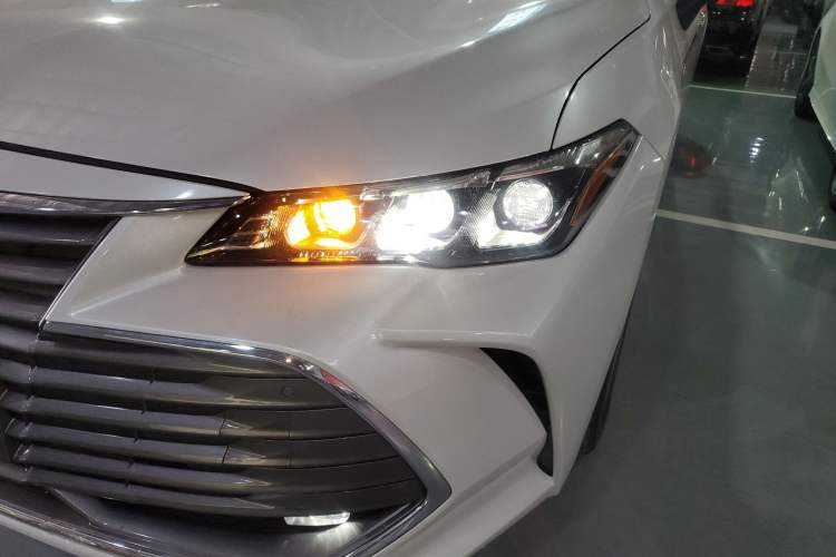 Used Toyota Avalon 2019 Dual-Engine 2.5L XLE Prestige Version China VI Standard Left Front Headlight