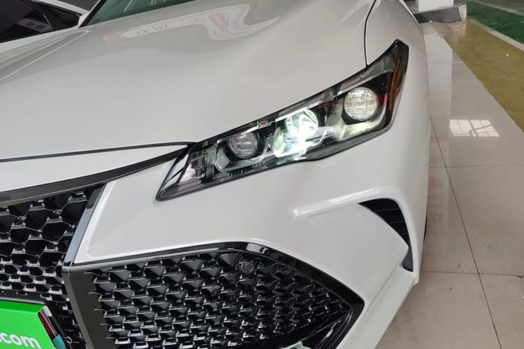 Used Toyota Avalon 2019 2.5L Touring Premium Version China VI Standard Left Front Headlight