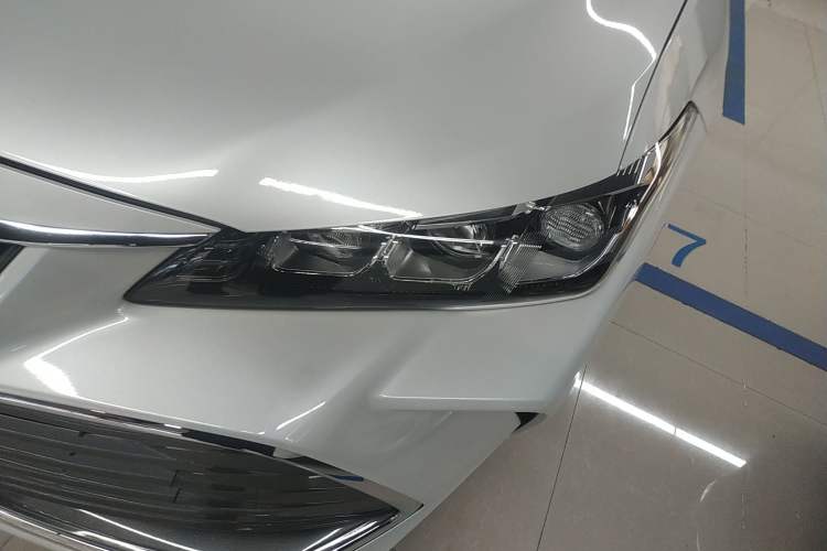 Used Toyota Avalon 2019 2.0L Ambition Edition China VI Left Front Headlight