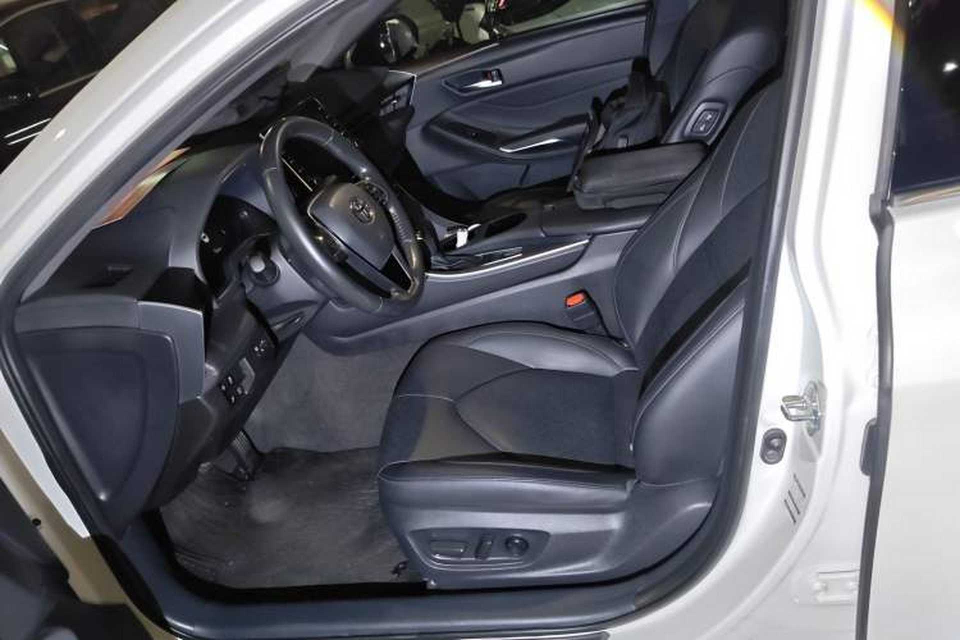 Used Toyota Avalon 2019 2.0L XLE Premium Edition China VI Left Front Seat