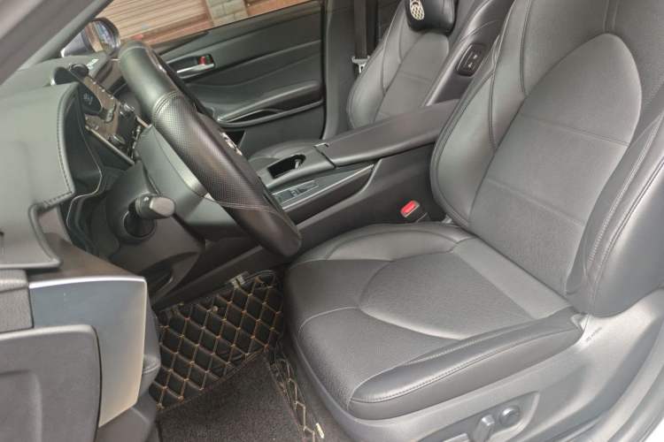 Used Toyota Avalon 2019 2.0L XLE Premium Edition China VI Left Front Seat
