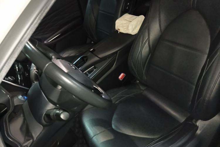 Used Toyota Avalon 2019 Dual-Engine 2.5L XLE Prestige Version China V Standard Left Front Seat