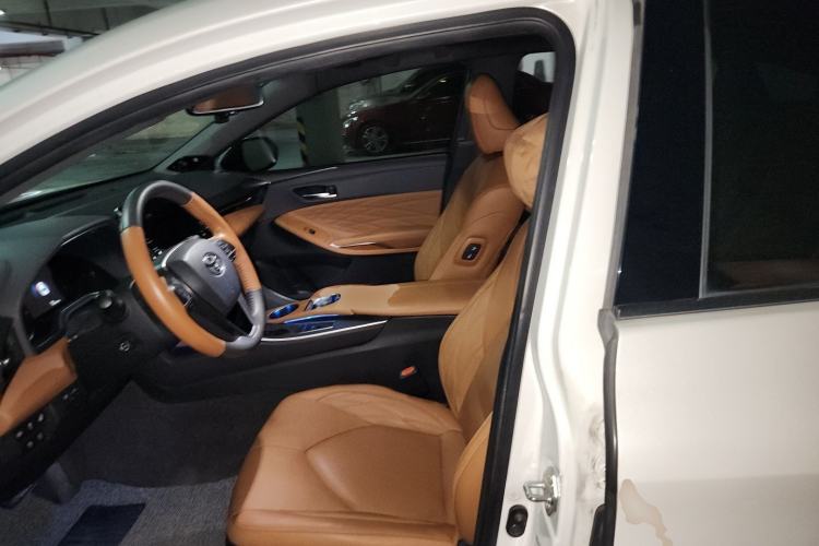 Used Toyota Avalon 2019 Dual-Engine 2.5L Limited Flagship Edition China VI Standard Left Front Seat