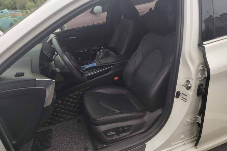 Used Toyota Avalon 2019 2.0L XLE Premium Edition China VI Left Front Seat
